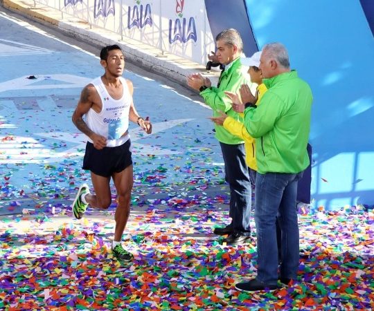Destaca oaxaqueño en maratón internacional