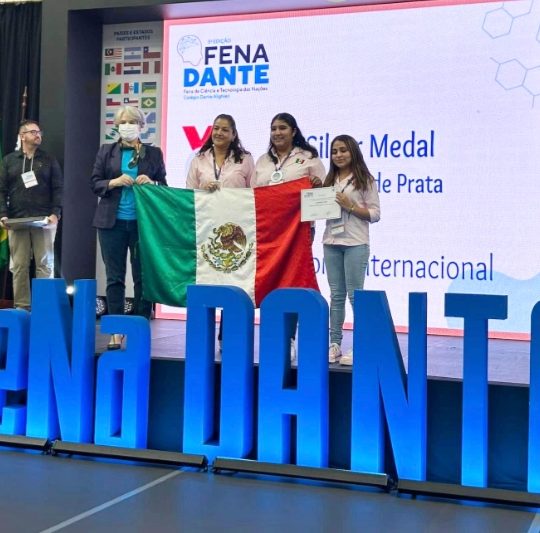 Oaxaqueñas conquistan medalla de plata en Feria de Ciencias en Brasil