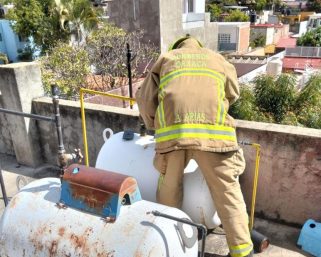 Atiende Bomberos explosión en domicilio de la colonia Reforma, de la ciudad capital