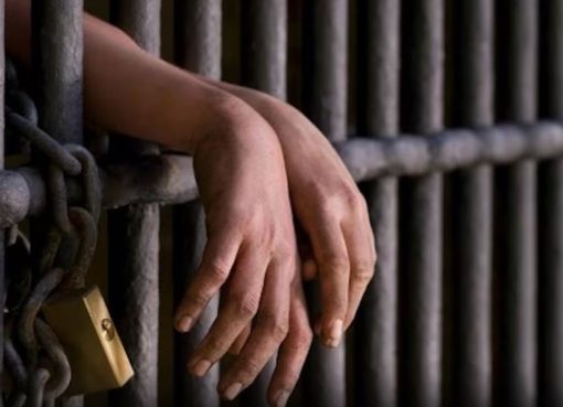 Detienen a trabajador del Instituto Carlos Gracida que agredió a una mujer en la calle