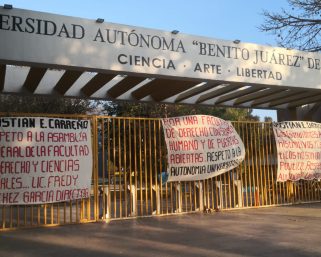 La crisis que alienta el rector en la UABJO… ¿y el cura?