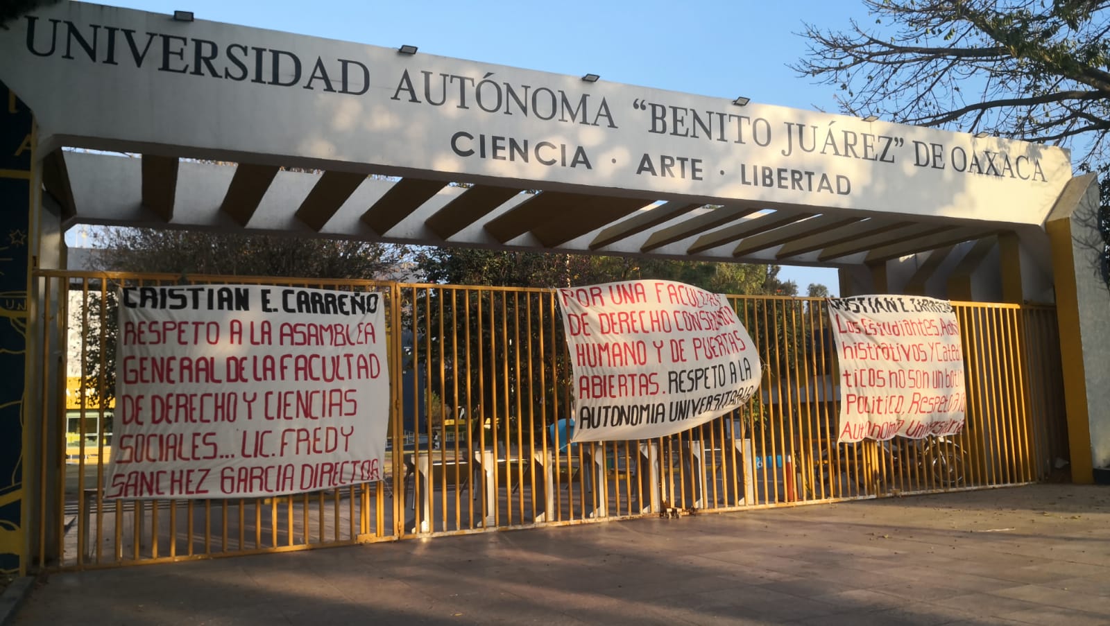 La crisis que alienta el rector en la UABJO… ¿y el cura?