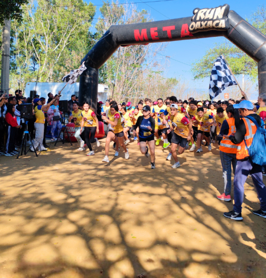 Alcanzan objetivo de carrera con causa “Gotas de alegría”