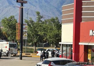 Balean y asaltan a una persona en Plaza del Valle Oaxaca 