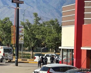 Balean y asaltan a una persona en Plaza del Valle Oaxaca 