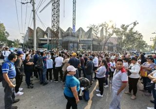 Denuncian caos vial y riesgos por obras en el estadio de béisbol