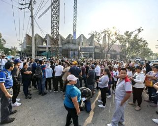 Denuncian caos vial y riesgos por obras en el estadio de béisbol
