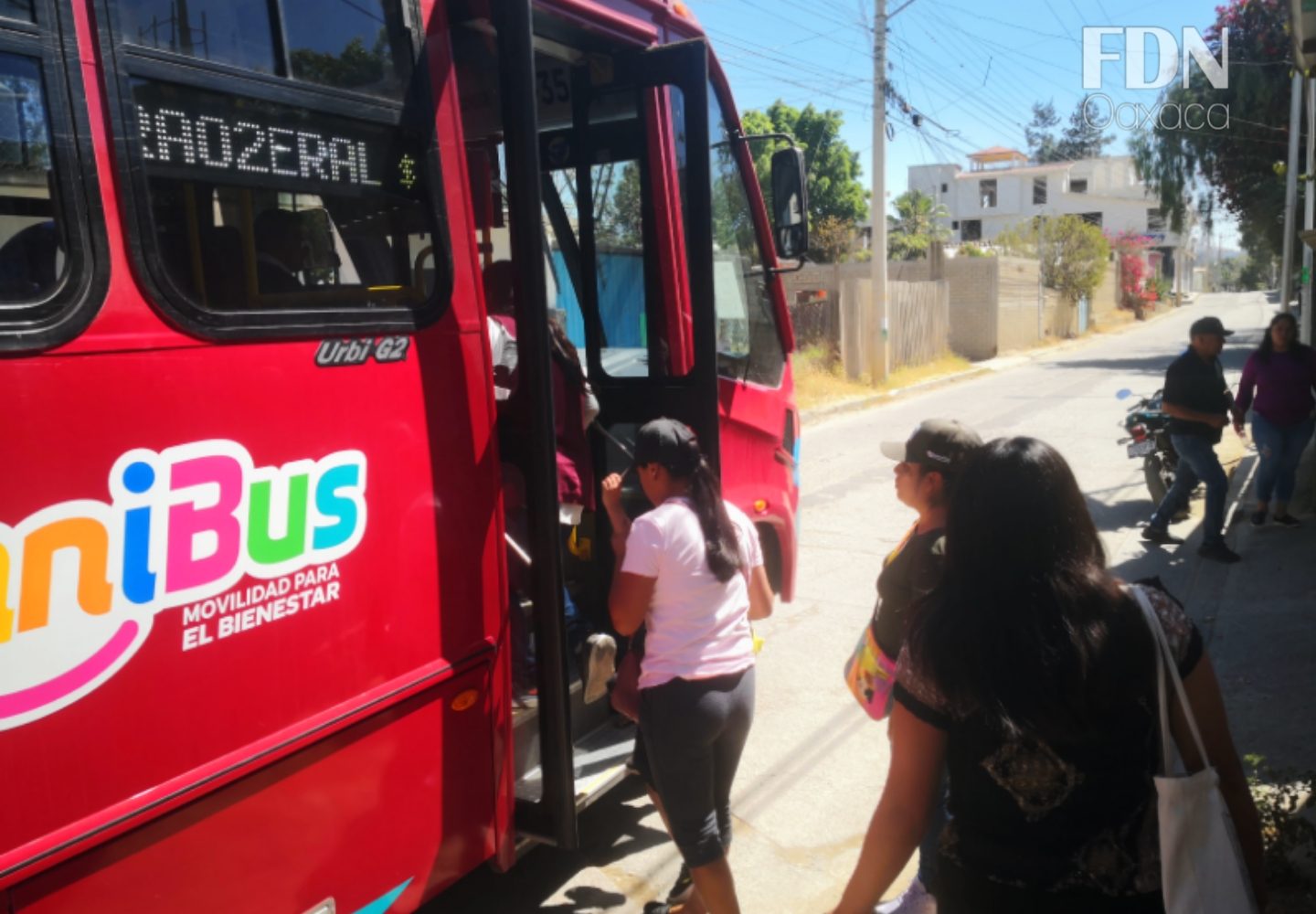 Rechazo ciudadano obliga al gobierno de Oaxaca a simplificar requisitos para tarjeta BinniBus