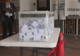 Farid Acevedo asegura la rectoría de la UABJO entre acusaciones de elección de Estado e impugnaciones