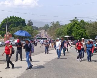 Bloquea Sección 22 accesos a la capital de Oaxaca; en Ciudad de México tendrán reunión con Segob sobre demandas jurídicas