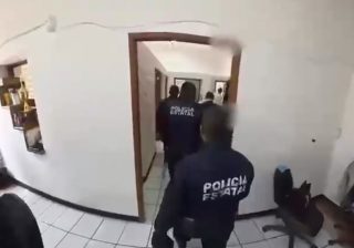Confirman que tres policías estatales quedaron a disposición de la Fiscalía por violencia en Mitla