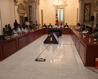Reanudan negociación Sección 22 con gobiernos federal y estatal; en Oaxaca mantienen bloqueos