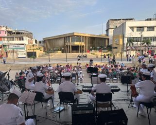 Se presenta Orquesta Filarmónica de la Secretaría de Marina en Salina Cruz
