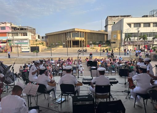 Se presenta Orquesta Filarmónica de la Secretaría de Marina en Salina Cruz