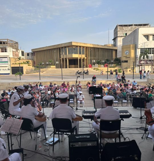 Se presenta Orquesta Filarmónica de la Secretaría de Marina en Salina Cruz