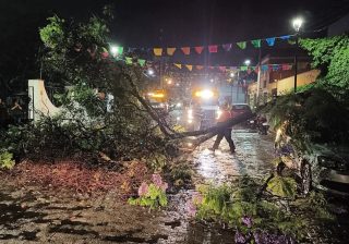 Calles anegadas e interrupción del servicio de energía eléctrica en la ciudad de Oaxaca tras lluvia 