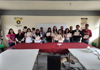 Estudiantes del CETis 124 realizan la primera transmisión piloto de una radio escolar bilingüe