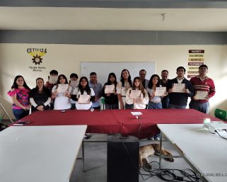 Estudiantes del CETis 124 realizan la primera transmisión piloto de una radio escolar bilingüe