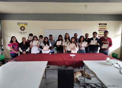 Estudiantes del CETis 124 realizan la primera transmisión piloto de una radio escolar bilingüe