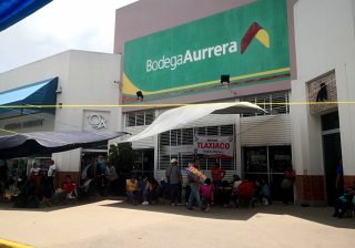 Cierra Sección 22 centros comerciales en Oaxaca 