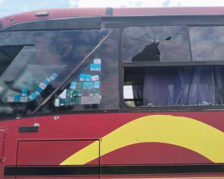 Un pasajero muerto y el chofer herido, saldo de ataque armado contra autobús en el Istmo 