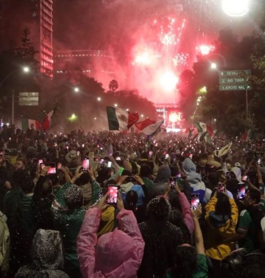 Mueren tres personas en la Ciudad de México por asfixia tras festejo por mundial de futbol