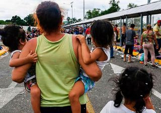 Enfermas y solas: así regresan a México las mujeres migrantes mayores, señala UNAM