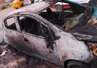Inician investigación tras incendio de dos autos en fraccionamiento El Rosario 