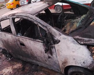 Inician investigación tras incendio de dos autos en fraccionamiento El Rosario 