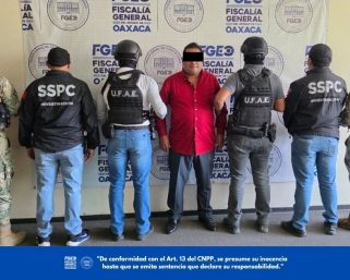 Detienen a síndico municipal de la ciudad de Oaxaca; es acusado de estar presuntamente vinculado a red dedicada a robo de vehículos en la zona metropolitana
