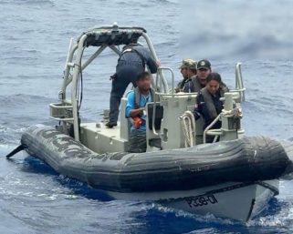 Rescata Marina a pescador que se encontraba a la deriva al sur de Huatulco