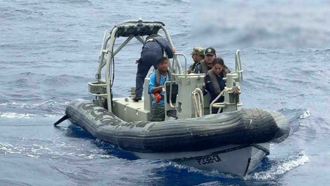 Rescata Marina a pescador que se encontraba a la deriva al sur de Huatulco