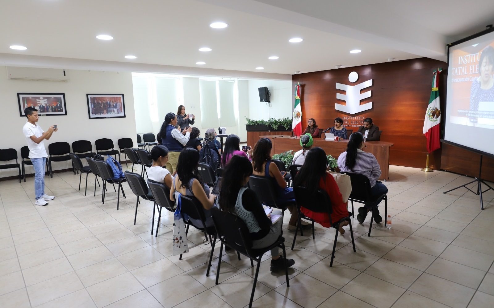 Realiza IEEPCO talleres sobre prevención y atención de la violencia digital en Oaxaca