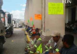 Acusan bases ilegales en Huajuapan: sindicato bloquea palacio para frenar reinstalación de 92 allegados a exedil Juanita Cruz 