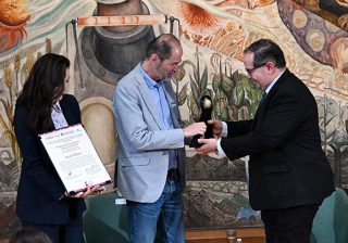 Recibe Juan Villoro el Premio Internacional Carlos Fuentes 2026