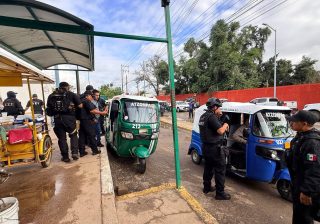 Aplican operativo en Plaza Bella; aseguran 16 mototaxis irregulares 