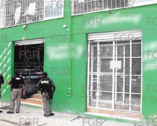 Asegura FGR ropa durante cateo en tienda por presunto contrabando 