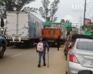 Para labores Sección 22 y bloquea carreteras en Oaxaca 