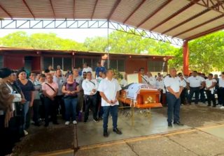 Demanda Sección 22 justicia tras crimen de profesor; y mayor seguridad en escuelas 