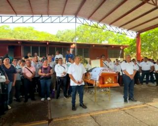 Demanda Sección 22 justicia tras crimen de profesor; y mayor seguridad en escuelas 